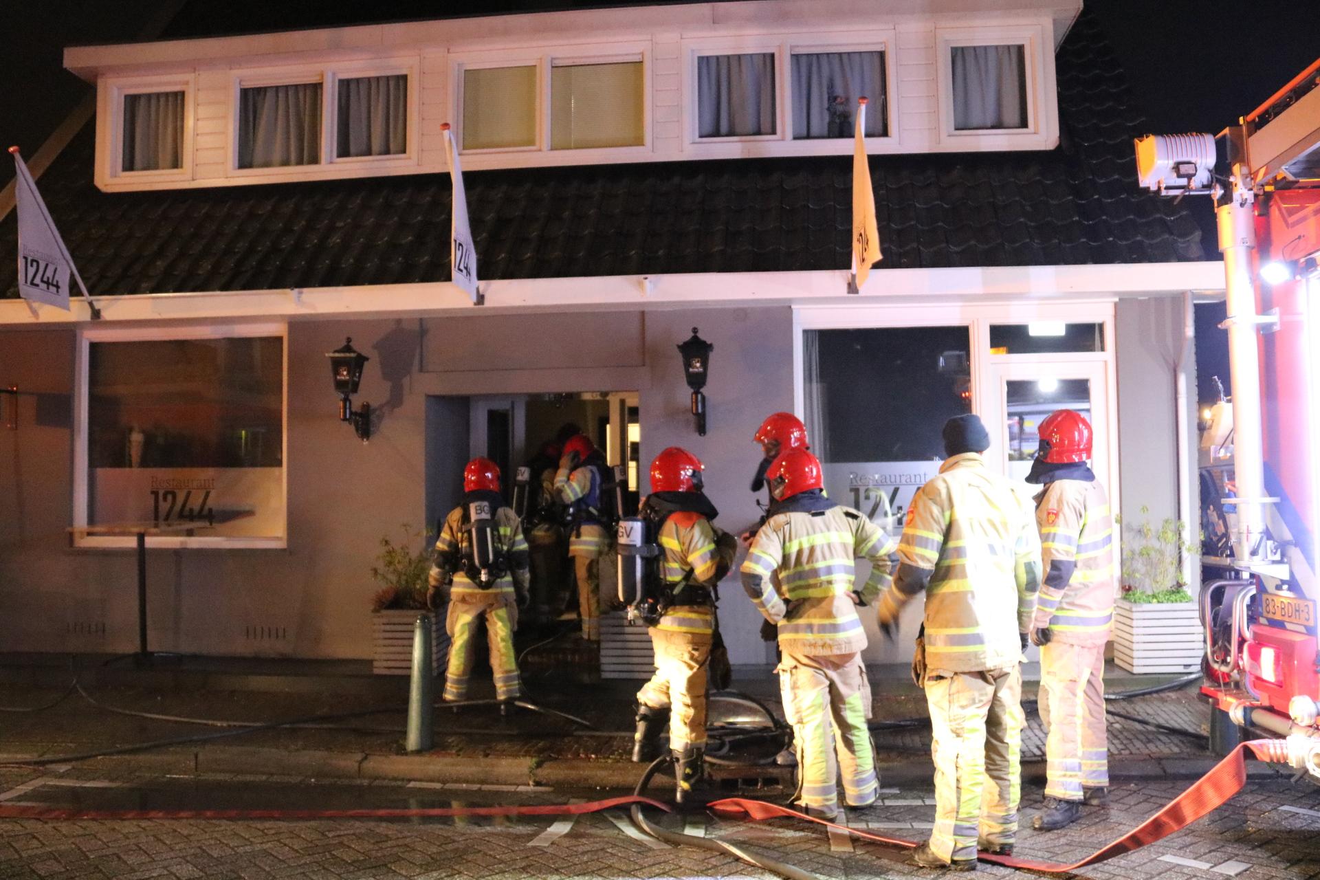 Uitslaande brand in restaurant Ankeveen, twee gasten van bovengelegen B&B in veiligheid
